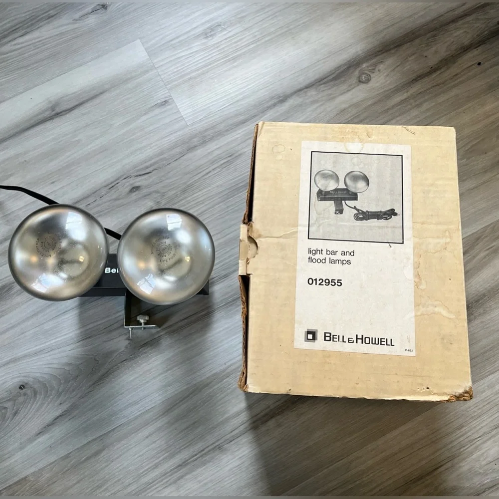 Vintage Bell And Howell Light Bar And Flood Lamps 012955